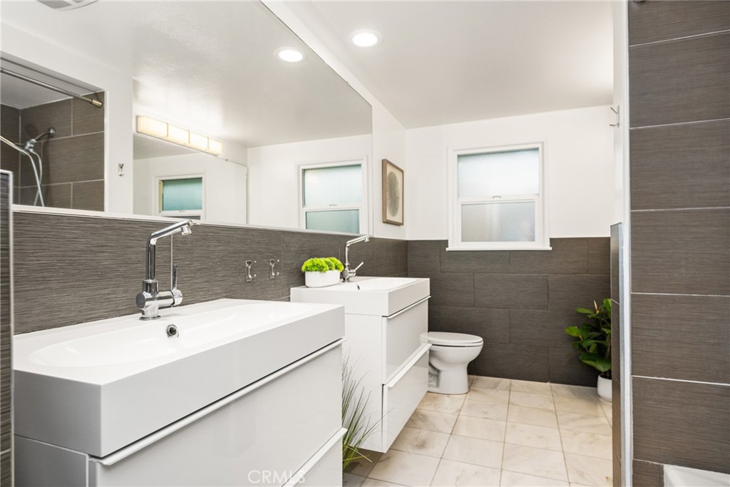 401 E Riverview Avenue