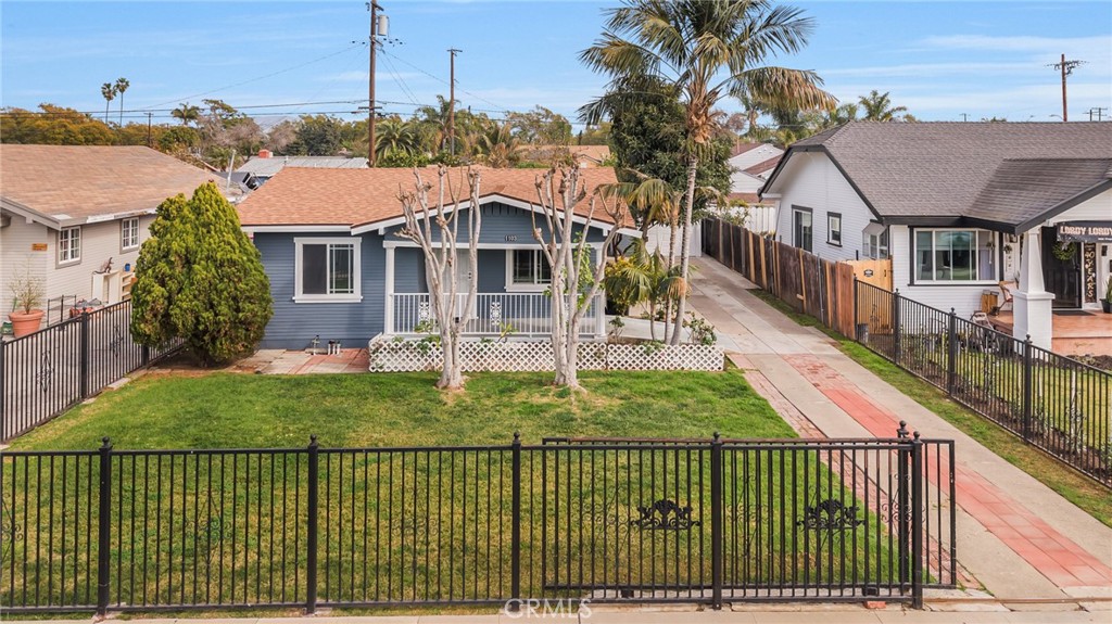 1103 Hickory
