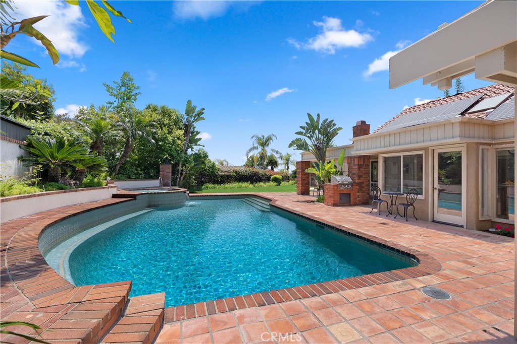 18811 Ridgeview Circle