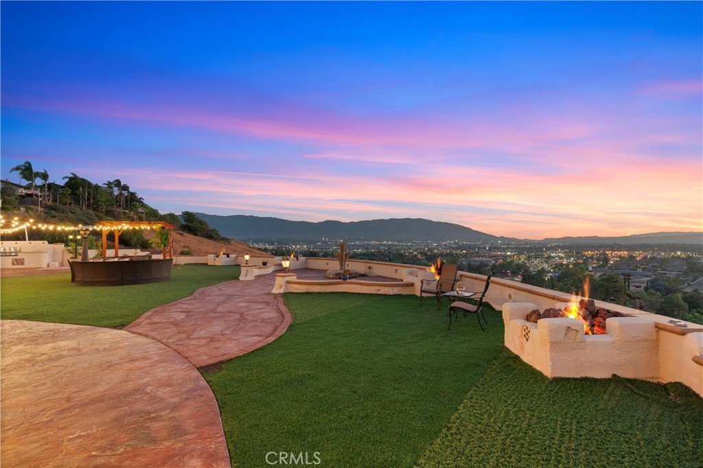 1104 Thoroughbred Lane