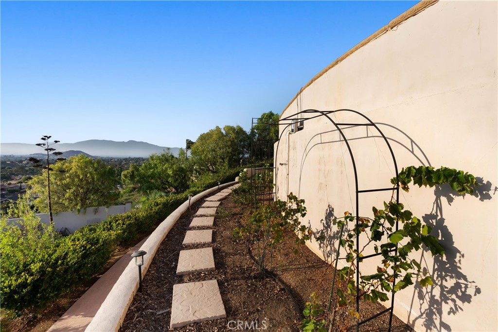 1104 Thoroughbred Lane