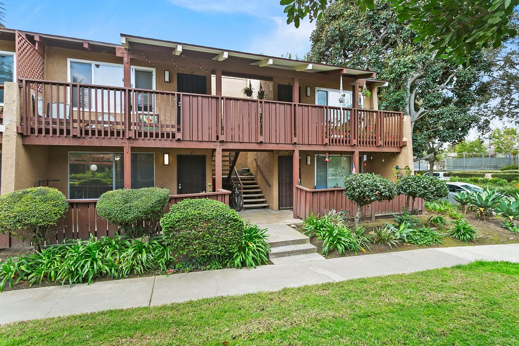 1000 W Macarthur Boulevard 67