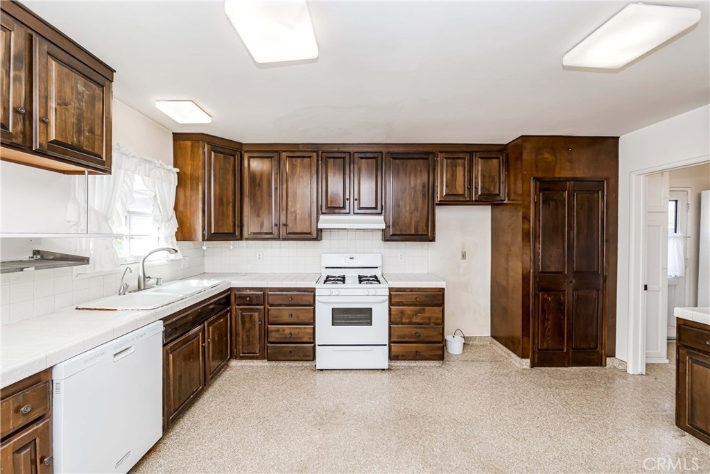 2139 W 169th Place