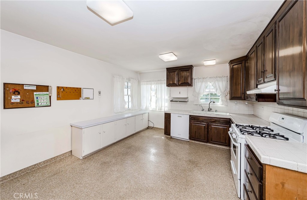 2139 W 169th Place