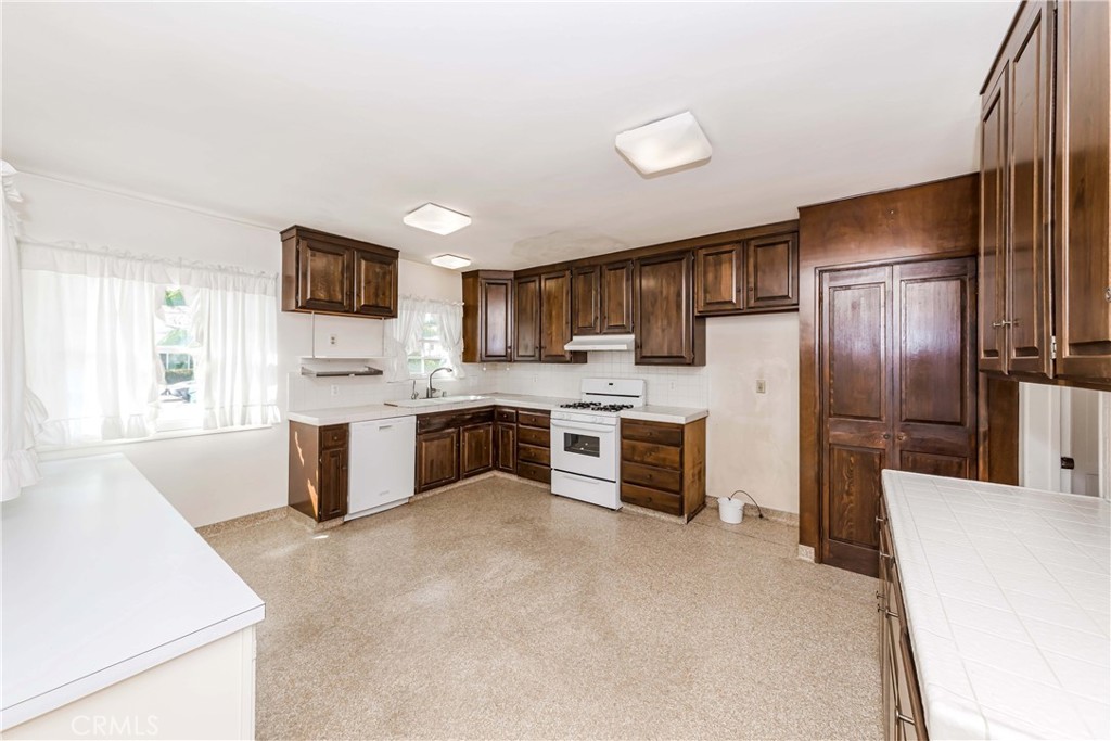 2139 W 169th Place