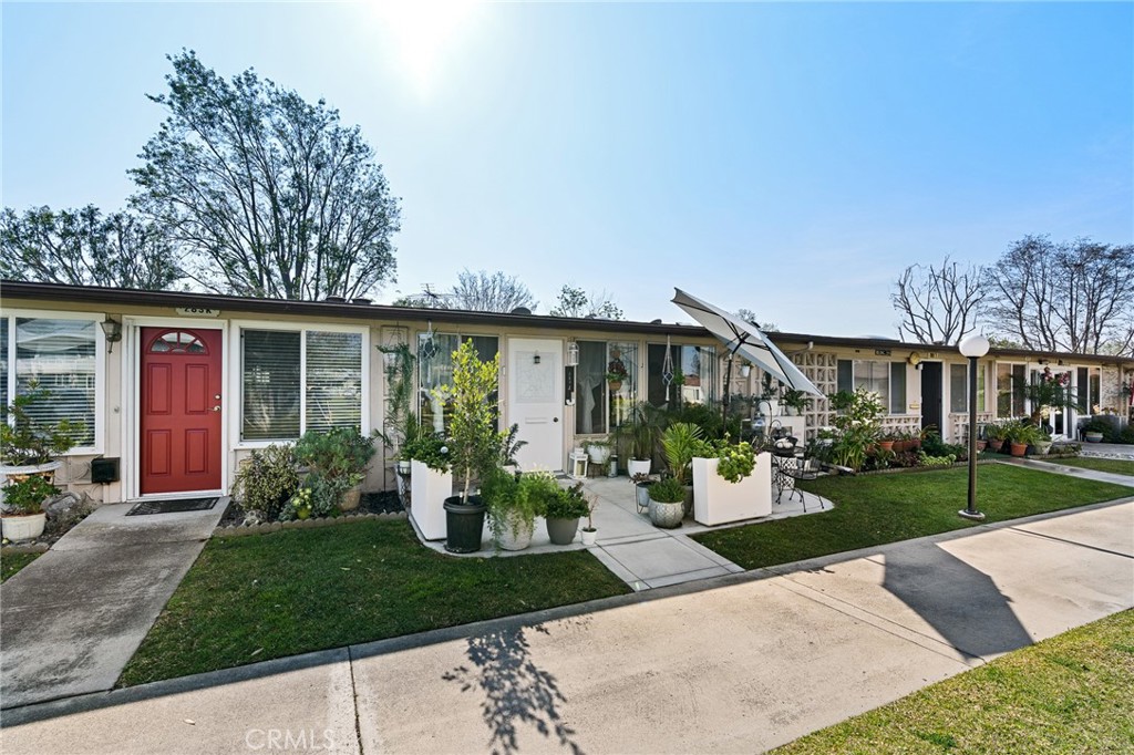 13121 Del Monte Dr M11-283J