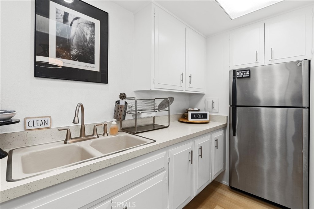 13121 Del Monte Dr M11-283J