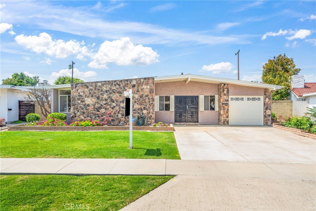 736 W Elm Avenue