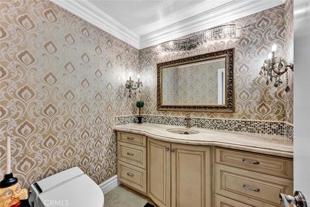 1025 S Sunstream Lane