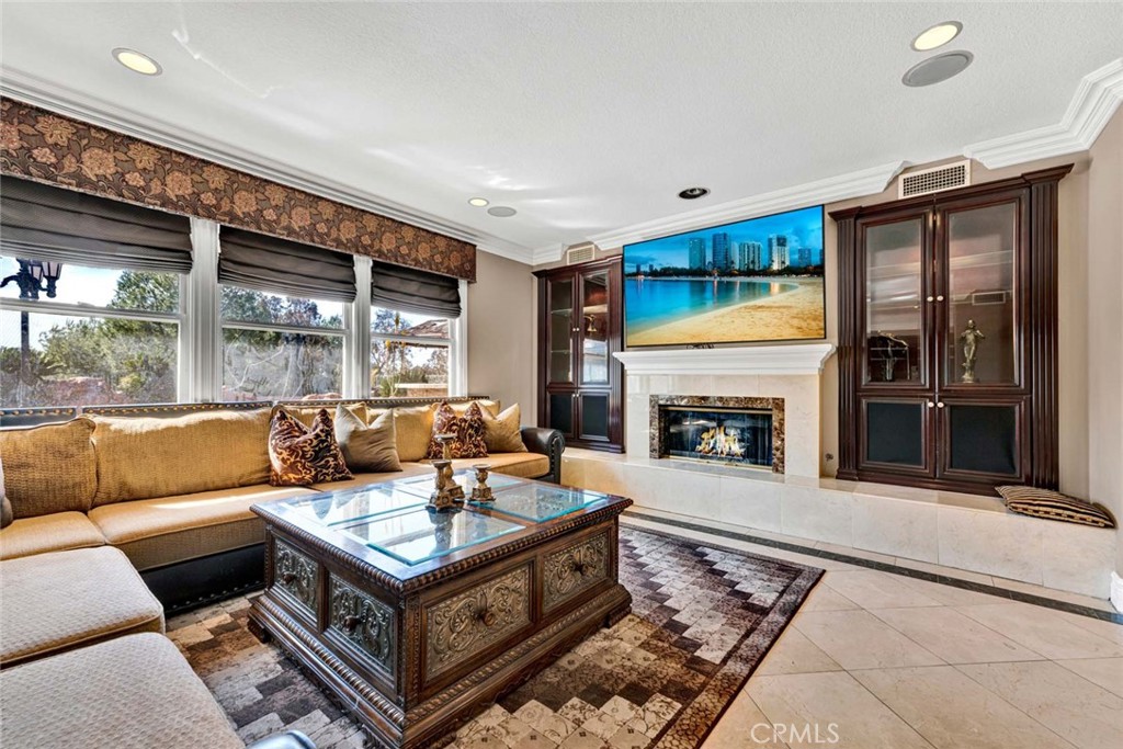 1025 S Sunstream Lane