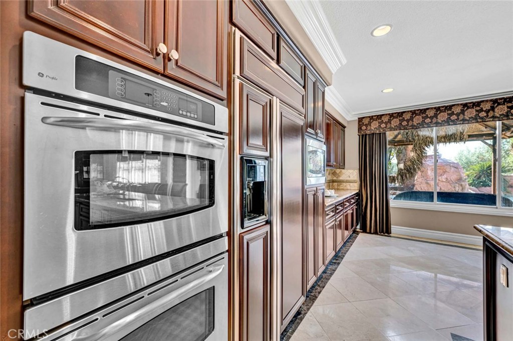 1025 S Sunstream Lane