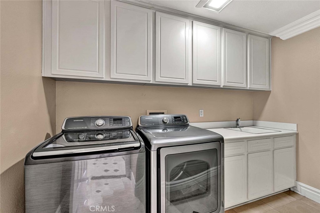 1025 S Sunstream Lane