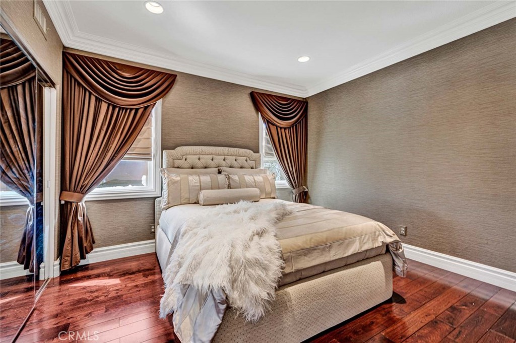 1025 S Sunstream Lane