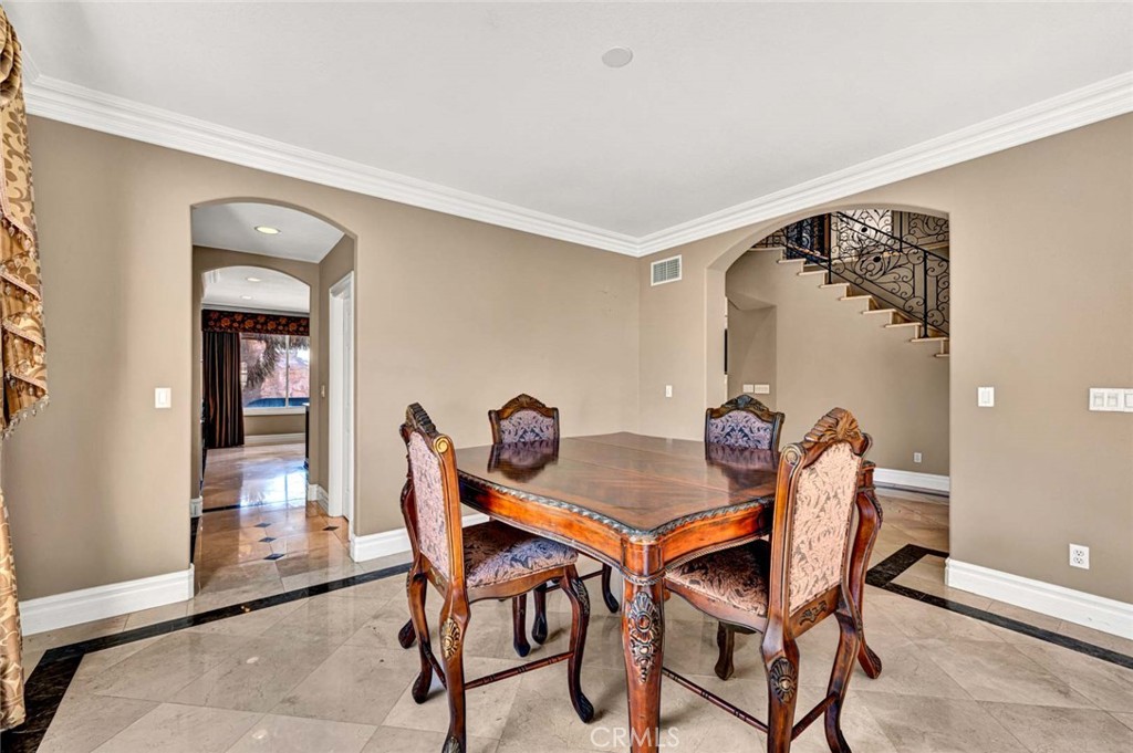 1025 S Sunstream Lane