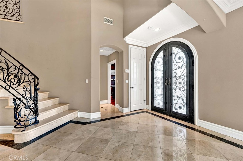 1025 S Sunstream Lane