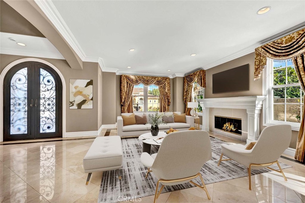 1025 S Sunstream Lane