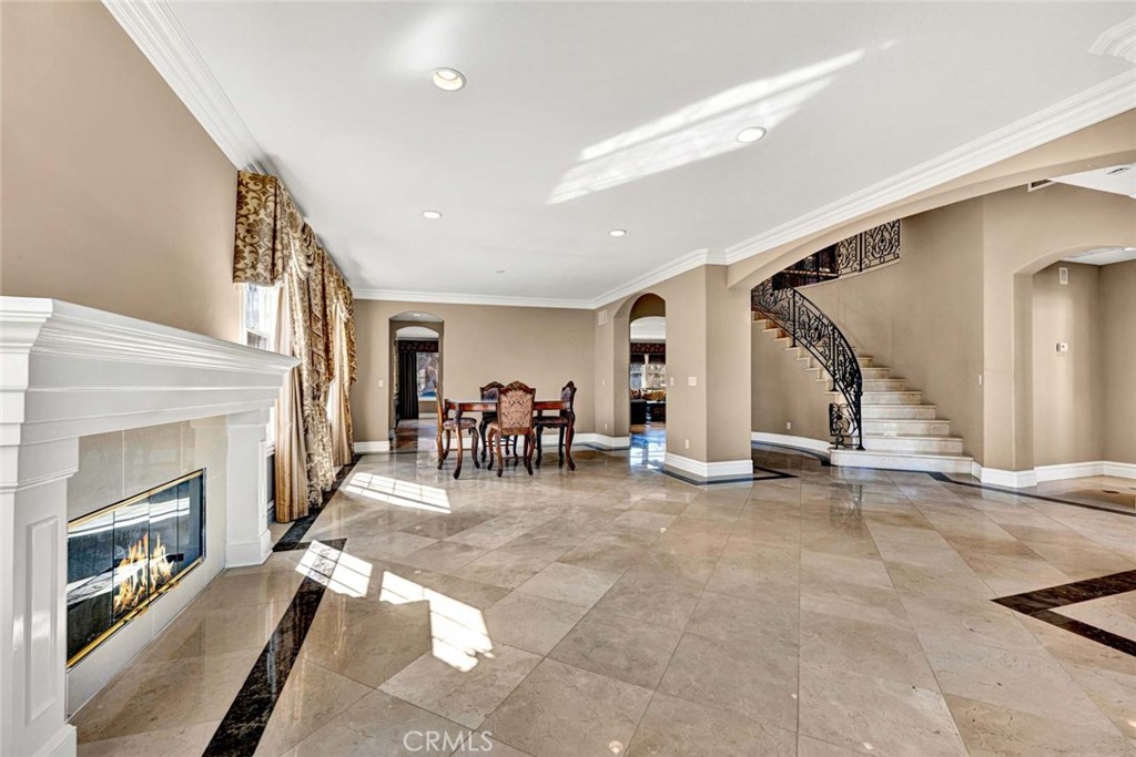 1025 S Sunstream Lane