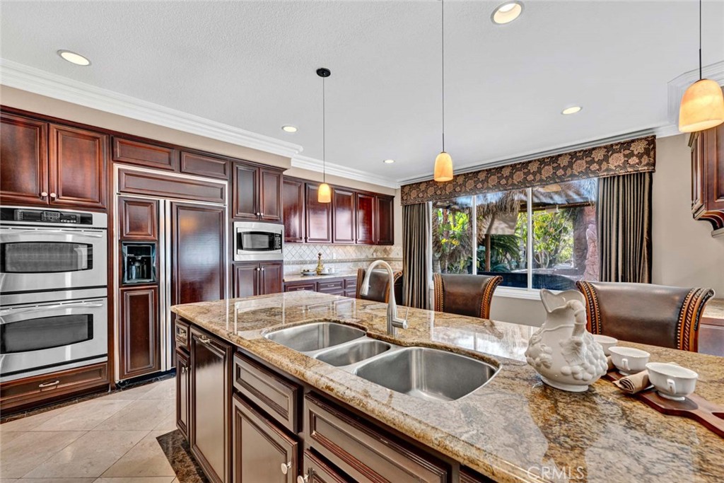 1025 S Sunstream Lane