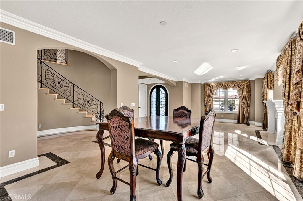 1025 S Sunstream Lane