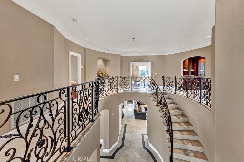 1025 S Sunstream Lane