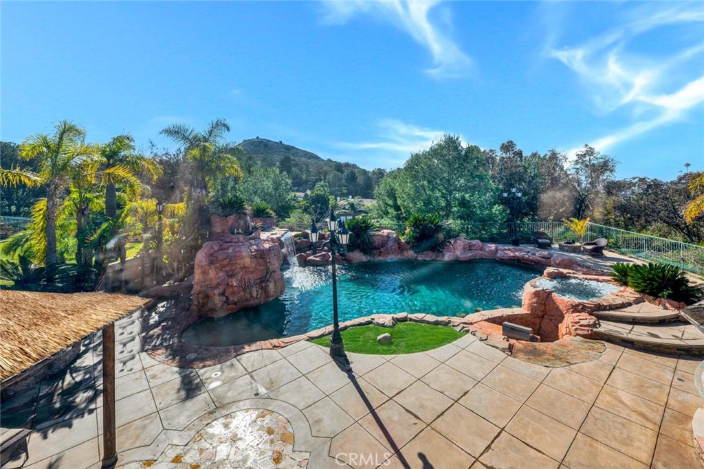 1025 S Sunstream Lane