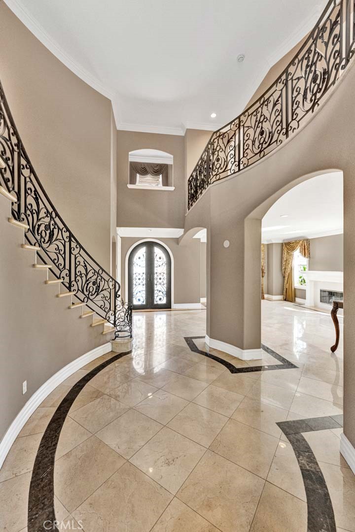 1025 S Sunstream Lane