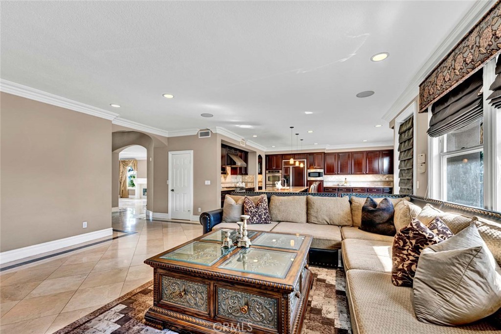 1025 S Sunstream Lane