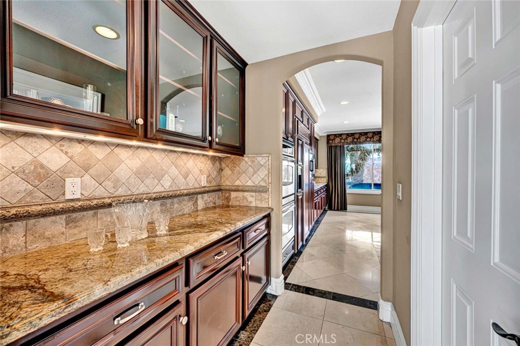 1025 S Sunstream Lane