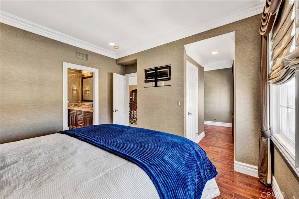 1025 S Sunstream Lane