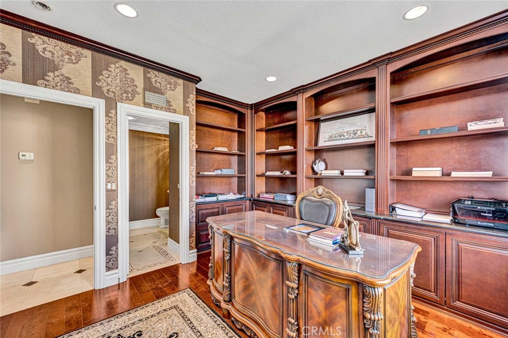 1025 S Sunstream Lane