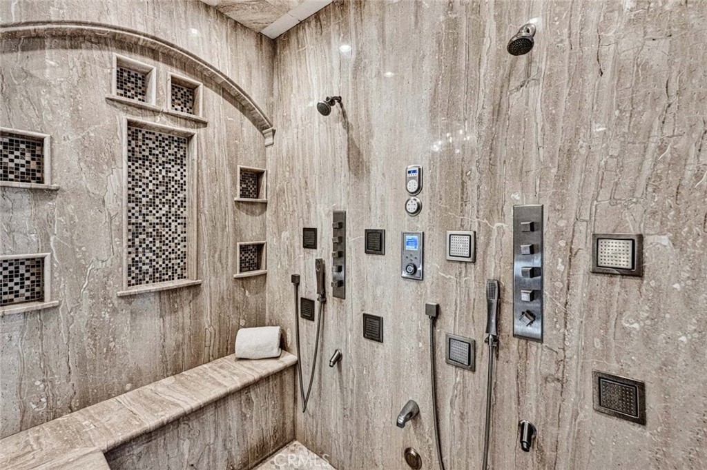 1025 S Sunstream Lane