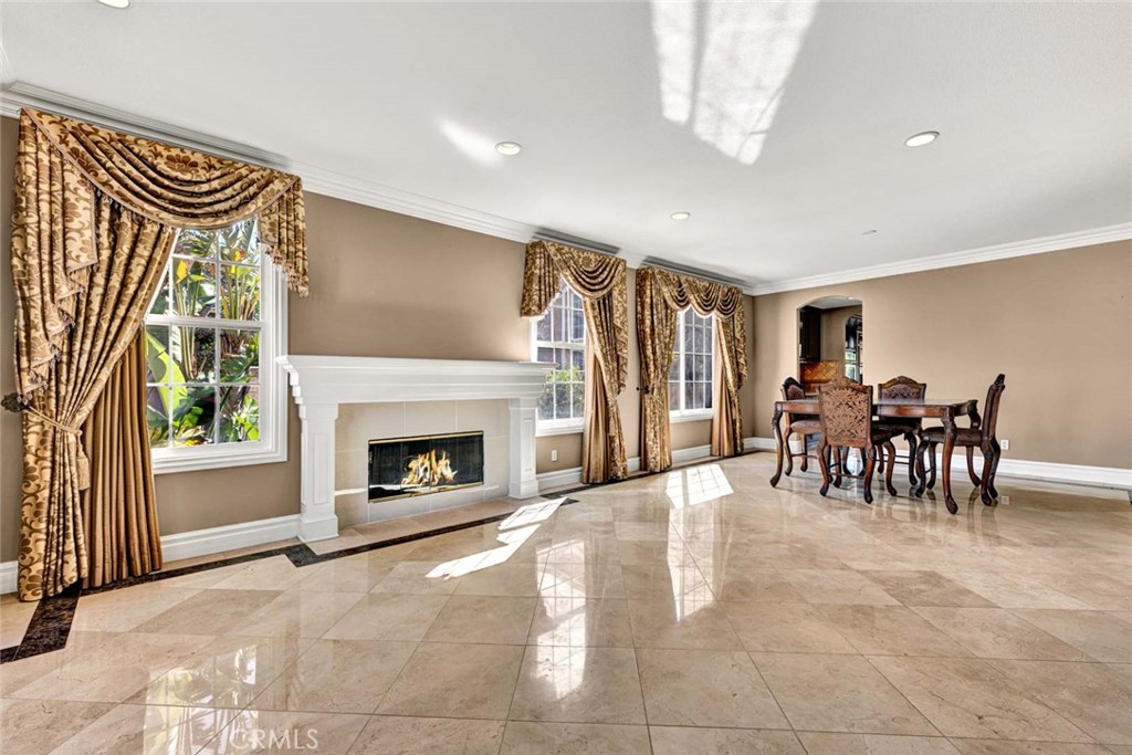 1025 S Sunstream Lane