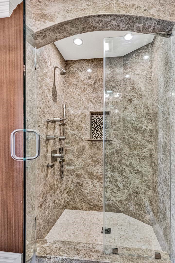 1025 S Sunstream Lane