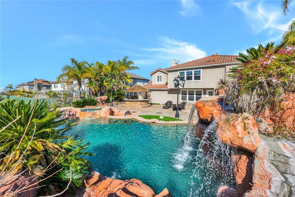 1025 S Sunstream Lane