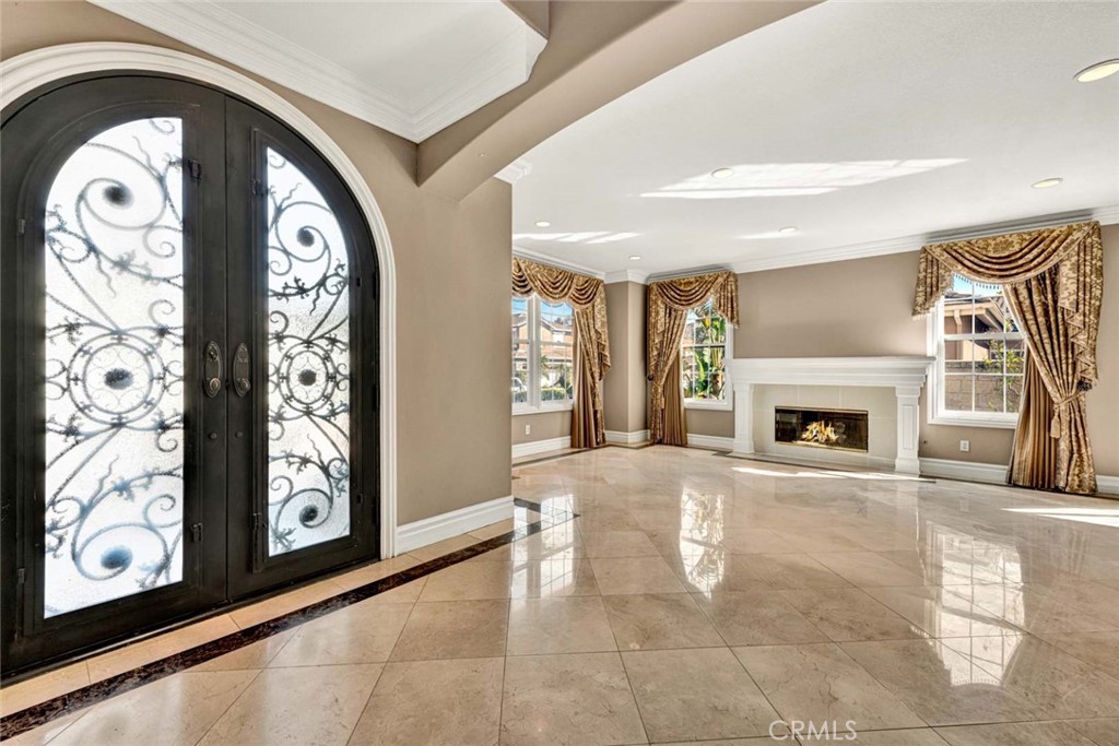 1025 S Sunstream Lane