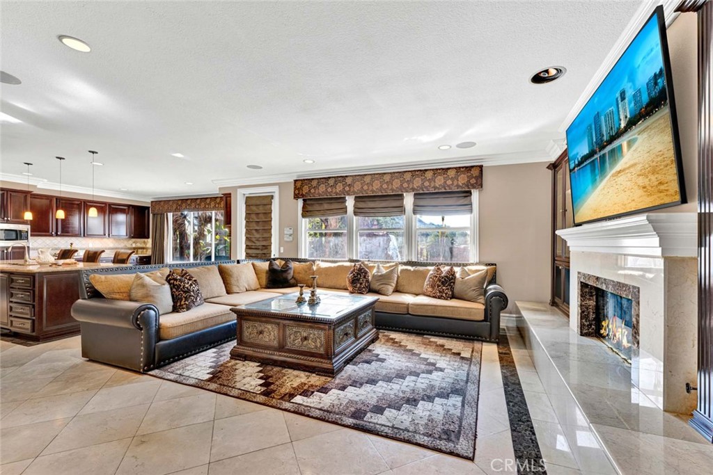 1025 S Sunstream Lane