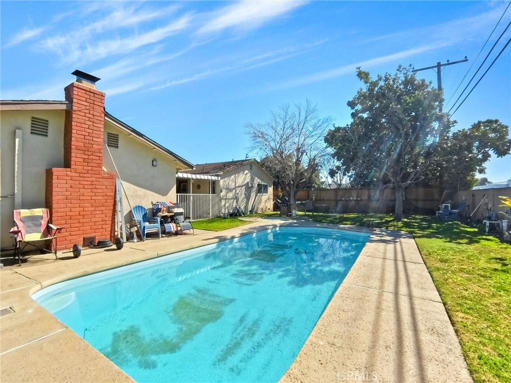 1223 South Oakhaven Drive