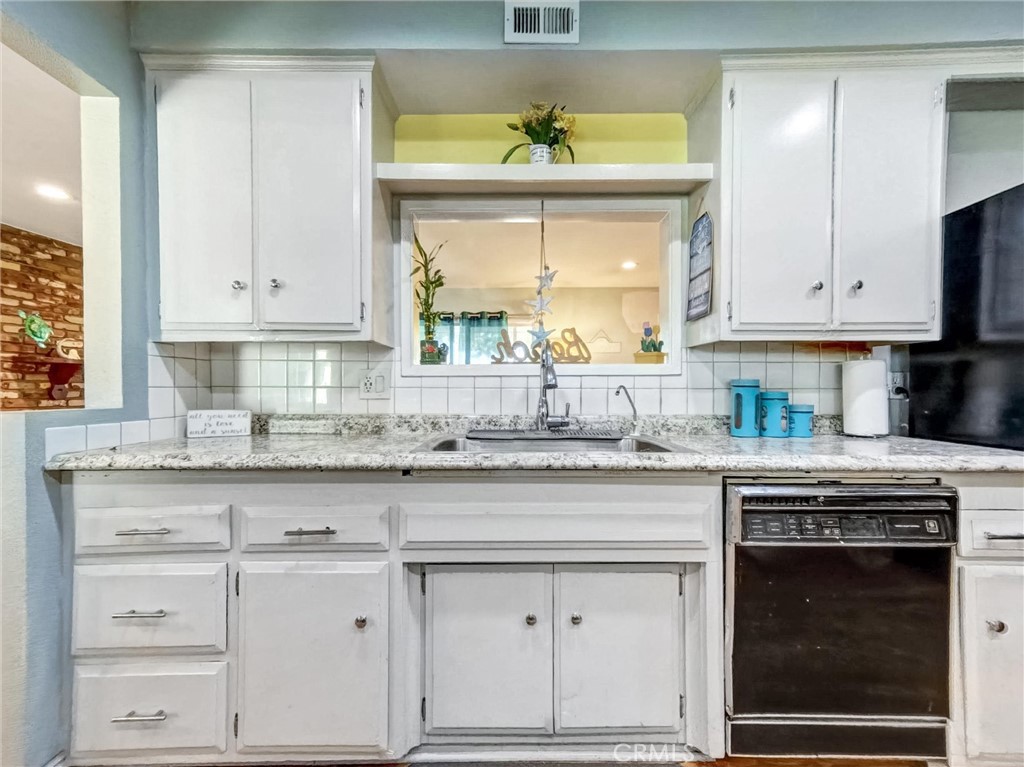 1223 South Oakhaven Drive