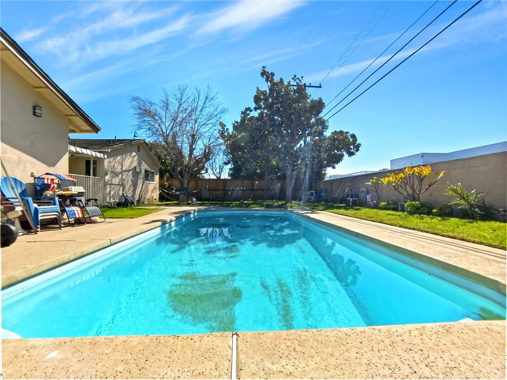 1223 South Oakhaven Drive