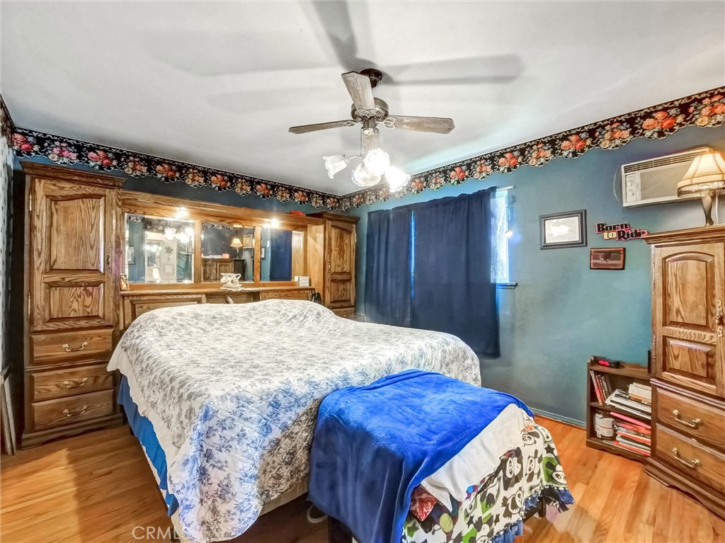 1223 South Oakhaven Drive