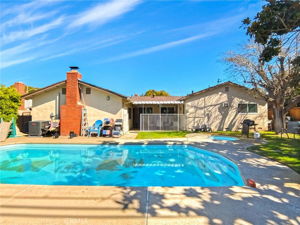 1223 South Oakhaven Drive