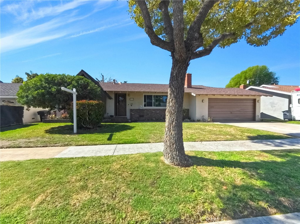 1223 South Oakhaven Drive