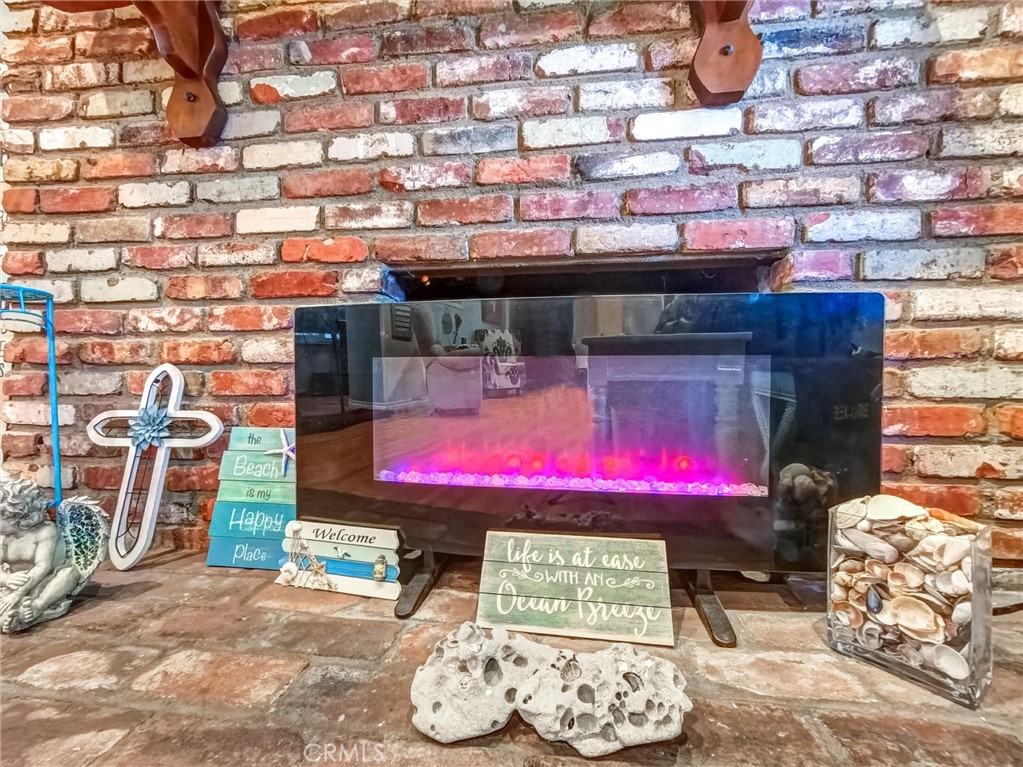 1223 South Oakhaven Drive