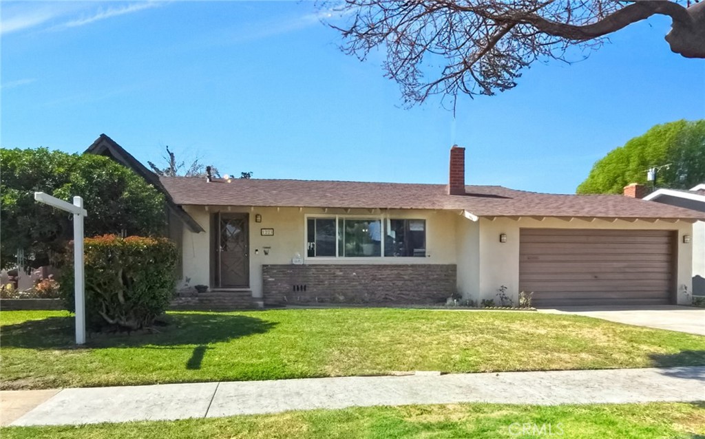1223 South Oakhaven Drive