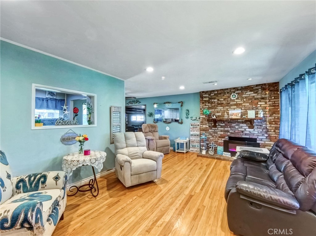 1223 South Oakhaven Drive