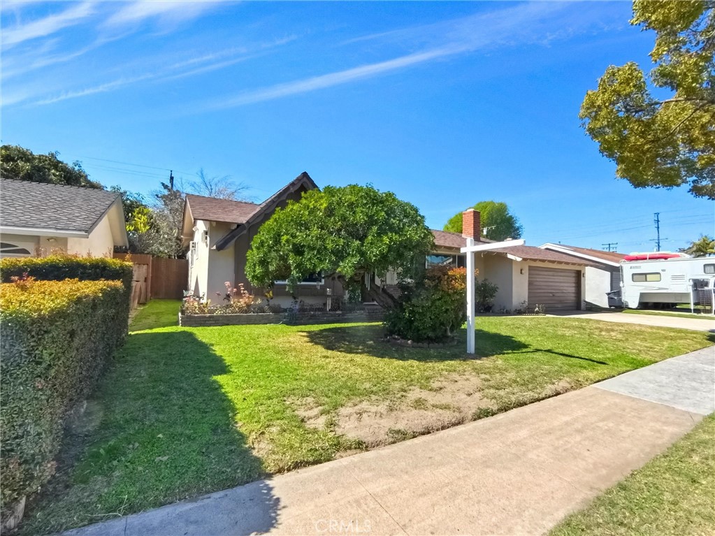 1223 South Oakhaven Drive