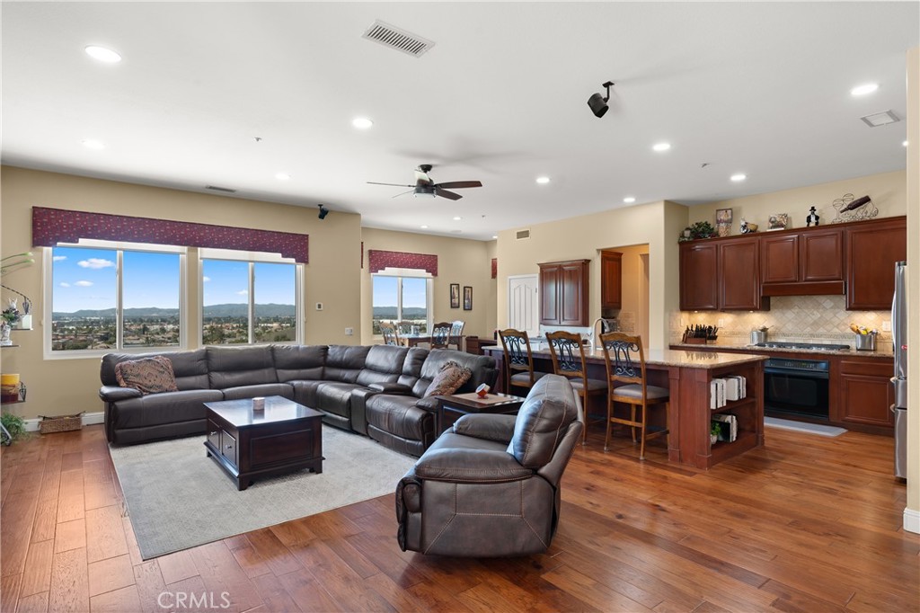 1124 Thoroughbred Lane