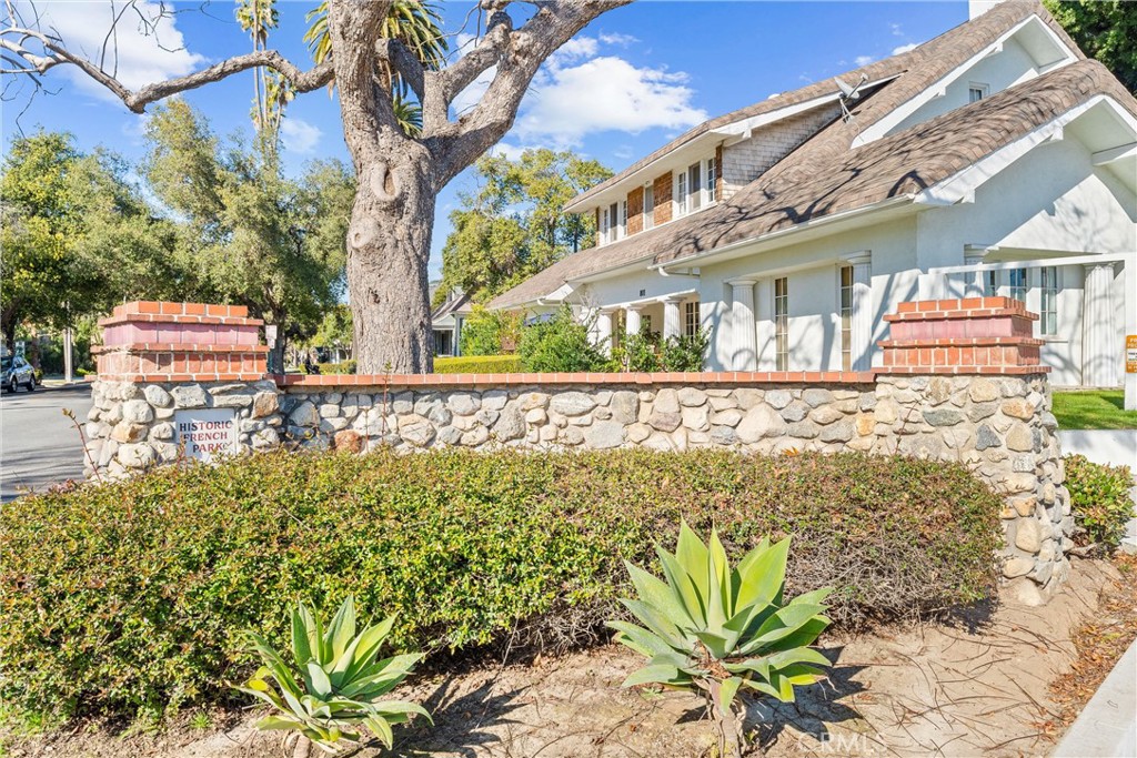 1106 North Spurgeon Street