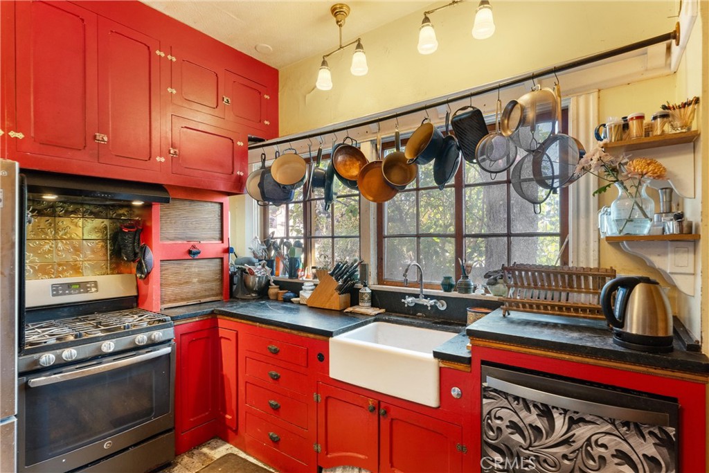 1106 North Spurgeon Street