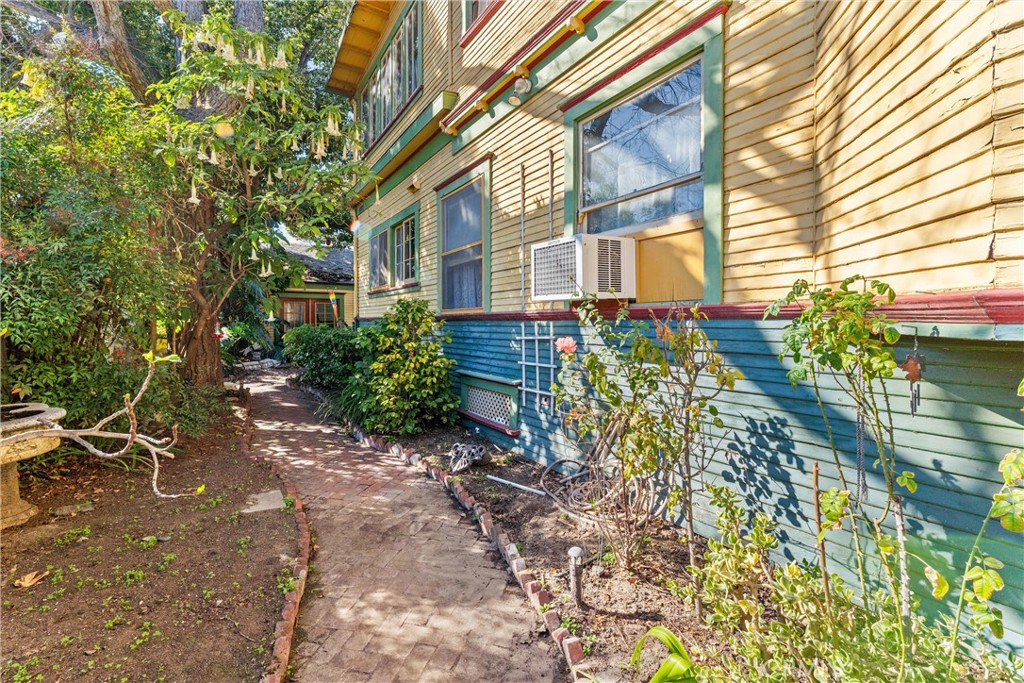 1106 North Spurgeon Street